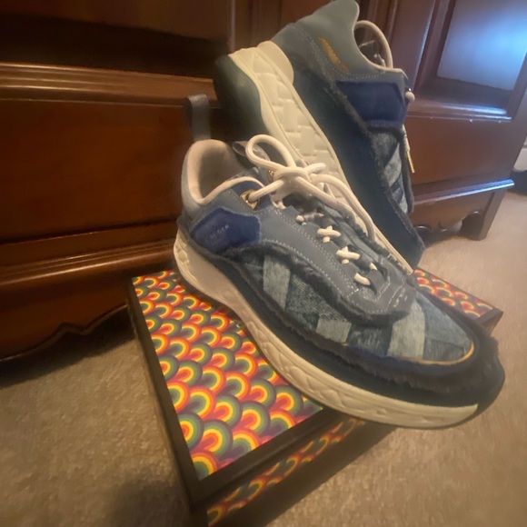 Woman’s Kurt Geiger denim sneakers - Picture 4 of 5